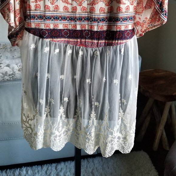 Soieblu Patterned Lace Top - Picture 13 of 16